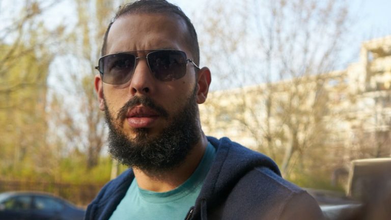 Andrew Tate isi lanseaza partidul voi fi prim ministru