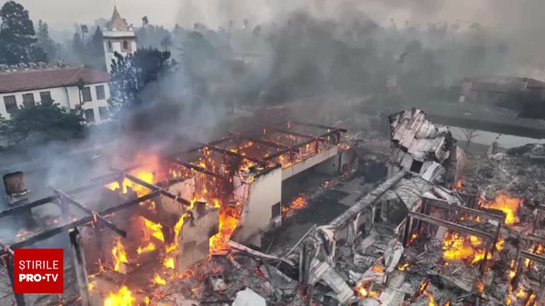 Evacuari masive in Los Angeles peste 150000 afectati