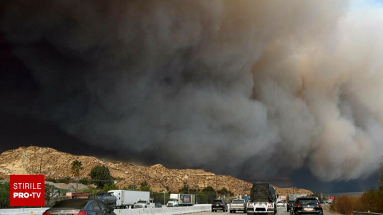 Incendiile din Los Angeles distrug un teren de fotbal la 2 3 secunde VIDEO
