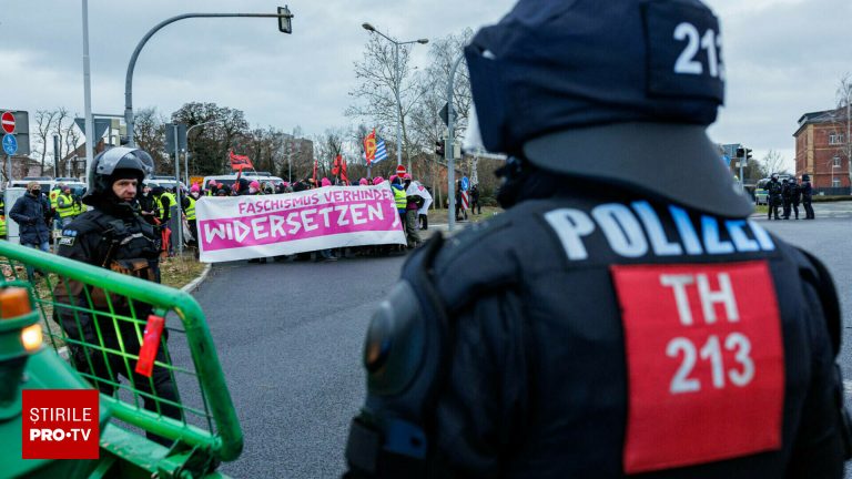 Mii de oameni protesteaza in Germania Congresul AfD intarziat Nu nazistilor