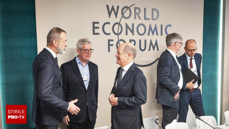Prima zi a Forumului Economic Mondial de la Davos Donald Trump subiect principal desi absent