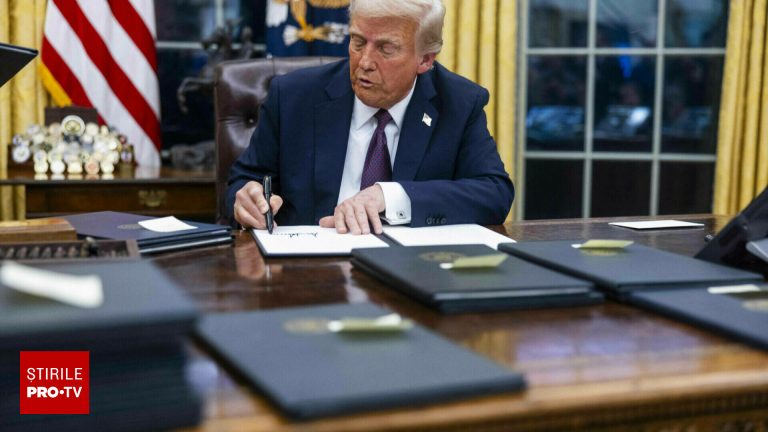 Trump a suspendat sanctiunile impuse Columbiei dupa repatriere