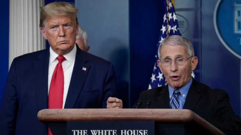 Trump ii retrage securitatea doctorului Anthony Fauci si ii cere sa isi angajeze propria paza