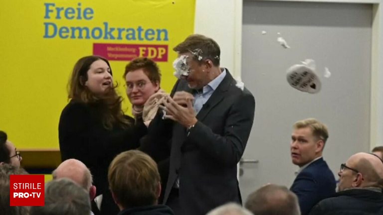 Un politician de rang inalt atacat cu spuma