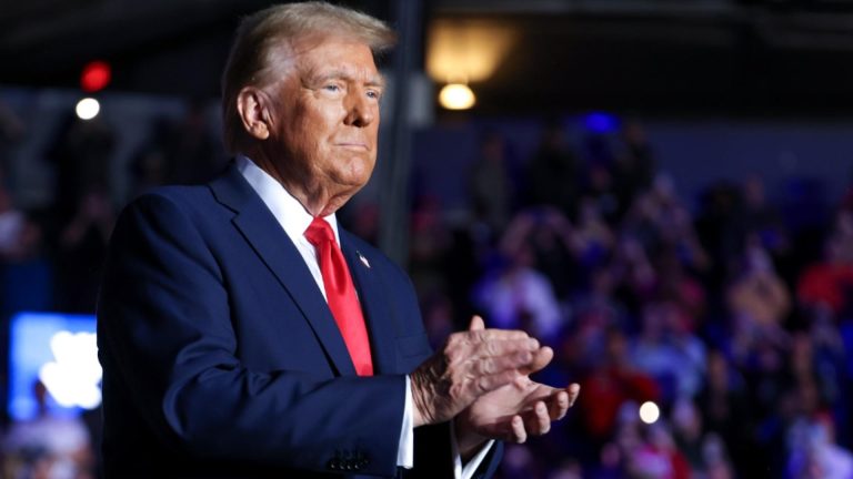 Donald Trump impune taxe pentru China Canada Mexic