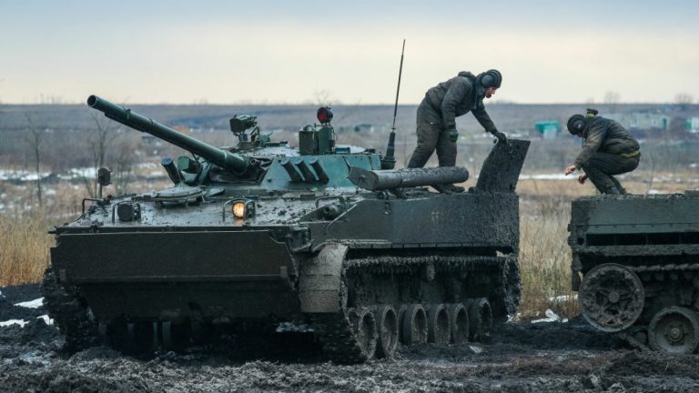 Experti militari Rusia poate lupta in Ucraina inca un an dar ii lipsesc tancurile