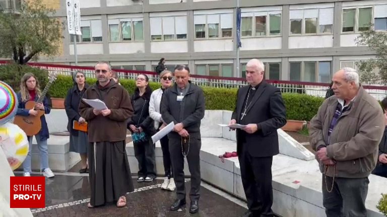 Papa Francisc in stare critica rugaciuni in bisericile din Roma