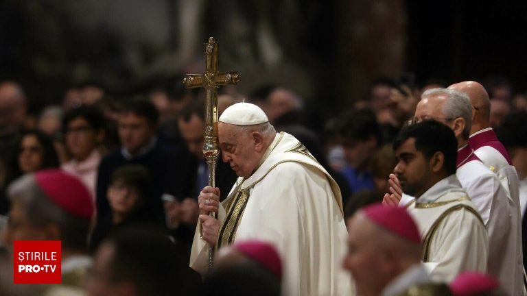 Papa Francisc ramane internat Medicii i au ajustat tratamentul