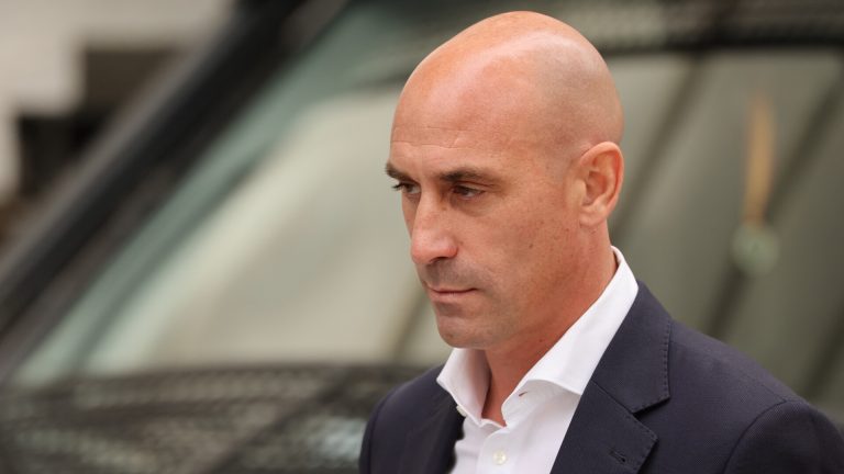 Procesulsarutuluitaforcat s a incheiat Luis Rubiales amendat cu 10800 euro pentru agresiune sexuala
