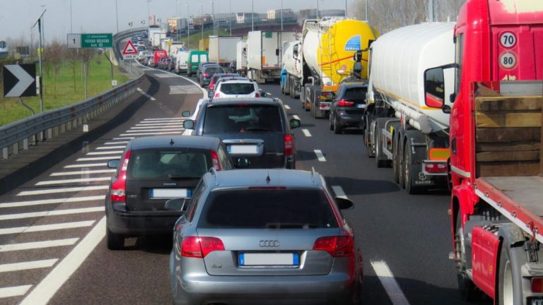 Taxa auto 2025 Ce masini sunt vizate si cand se aplica