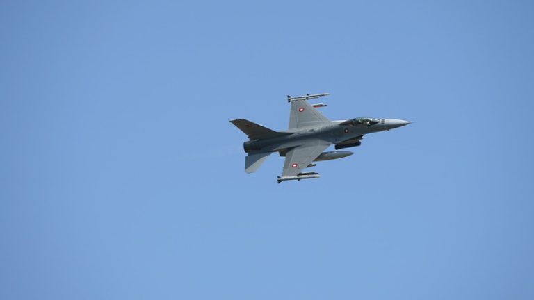 Un avion rus a intrat temporar in spatiul aerian polonez