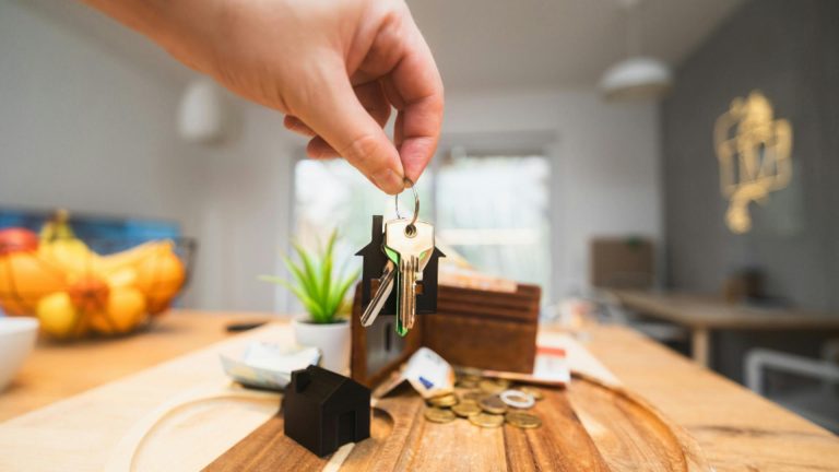 ANAF a descoperit o noua sursa de taxe apartamentele Airbnb si Booking Fiscul a identificat 22000 de persoane ce si au inchiriat locuintele in regim hotelier