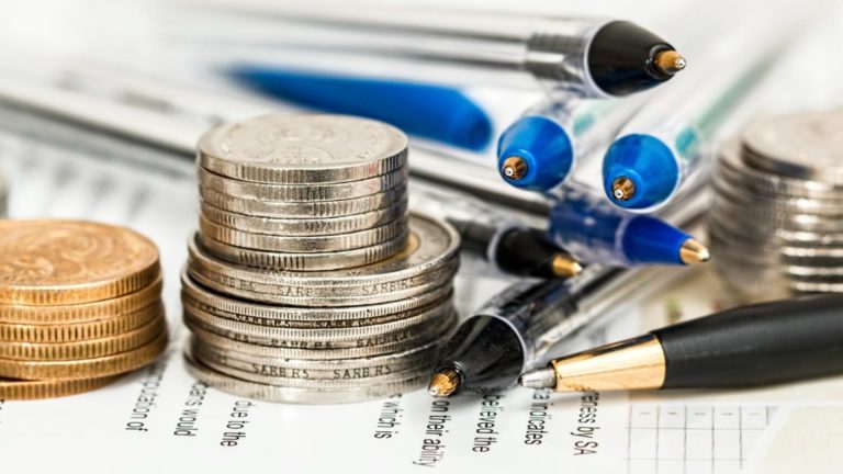 Avertisment economist Fara reduceri deficit peste 10 la suta in 2025