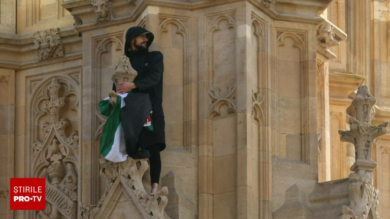 Barbatul care a urcat pe Big Ben si a fluturat steagul Palestinei arestat dupa 16 ore