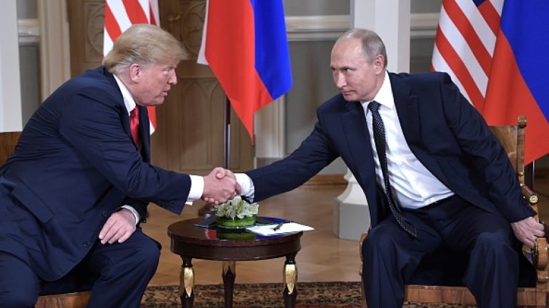 Cadou pentru Vladimir Putin Donald Trump ar putea recunoaste Crimeea ca parte a Rusiei