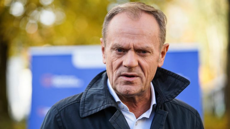 Donald Tusk crede ca il poate convinge pe Trump sa sprijine Ucraina Dilema SUA