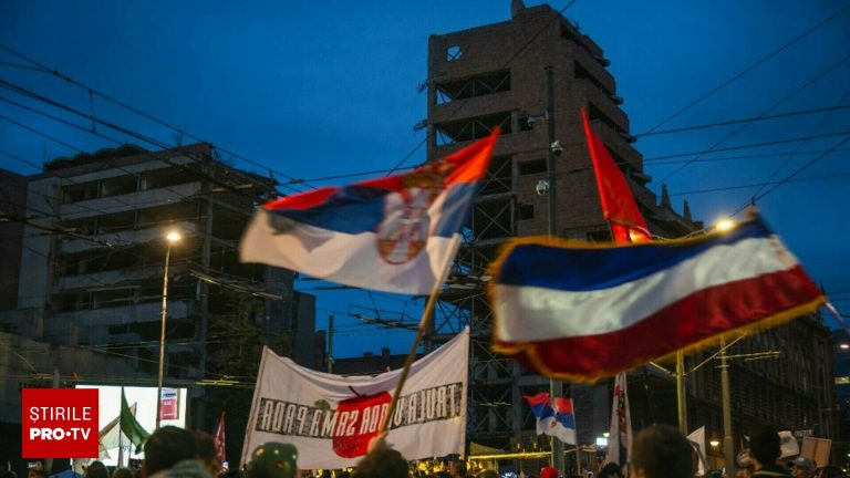 Mii de sarbi au protestat la Belgrad impotriva cedarii unei cladiri istorice familiei Trump