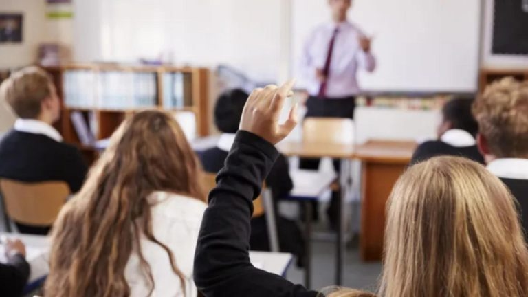 Noi materii pentru elevi educatie financiara si fraude bancare