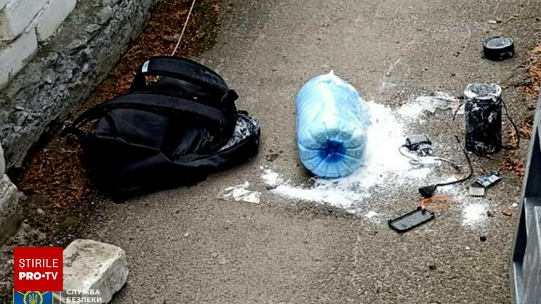 O fata de 14 ani din Ucraina recrutata de rusi pentru un atac terorist santajata cu imagini indecente