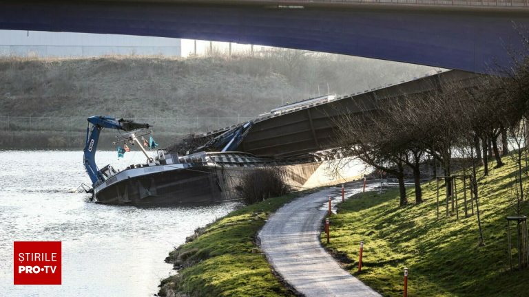 O persoana a murit trei ranite dupa prabusirea unui pod