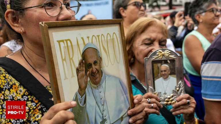 Papa Francisc apare public dupa 5 saptamani de spitalizare