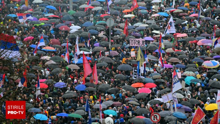 Protest masiv la Belgrad impotriva guvernului sarb Luptam pentru un stat normal de drept fara coruptie