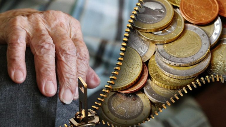Romanii necesita o pensie cu 75 la suta mai mare pentru trai decent