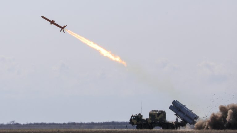 Rusia mentioneaza oprirea atacurilor cand Ucraina lanseaza o noua racheta