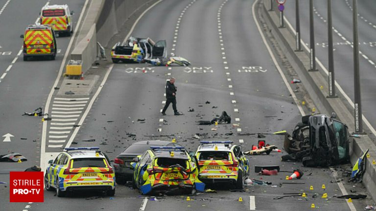 Patru masini de politie si un BMW distruse dupa urmarire in Marea Britanie FOTO VIDEO