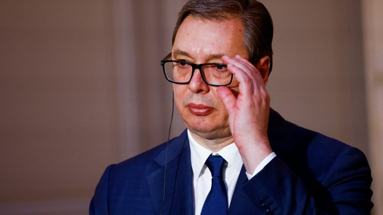 Presedintele sarb Vucic FSB confirma ca politia nu a folosit dispozitive acustice