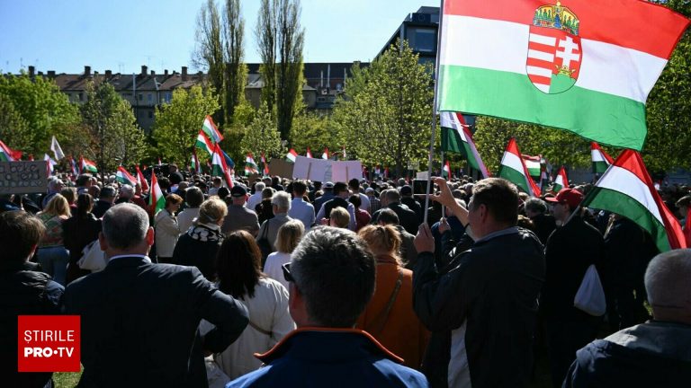 Protestatarii maghiari ironizeaza masurile anti LGBT ale lui Orban