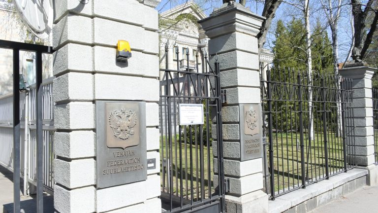 Rusia ii declara persona non grata pe atasatul militar roman si adjunctul sau