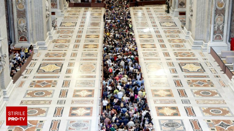 Ultima zi de pelerinaj la sicriul Papei Francisc Mii de credinciosi si au luat adio