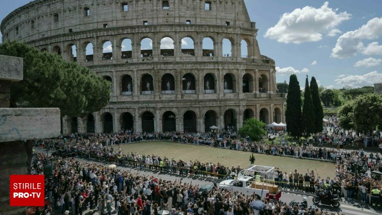 Ultimul drum al Papei Francisc Sfantul Parinte a plecat in aplauzele multimii