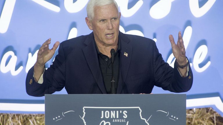 Fostul vicepresedinte Mike Pence critica tarifele Trump