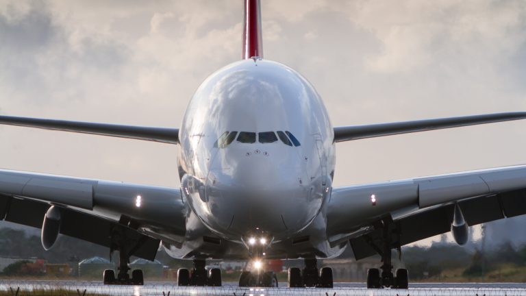Incident grav pe un aeroport aglomerat Copilotul a incurcat directiile