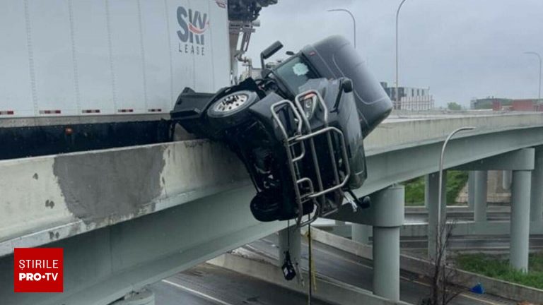 Nu vreau sa mor Sofer salvat dupa ce camionul sau a ramas suspendat pe un pod din SUA