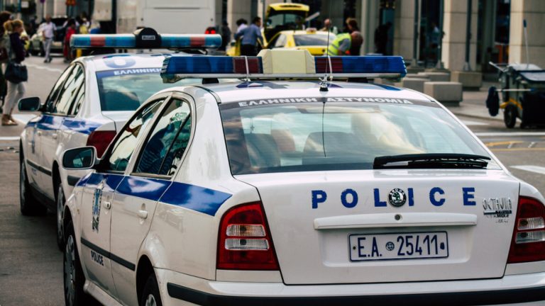 O femeie sa aruncat in aer cu o bomba pentru a sparge un bancomat din Salonic