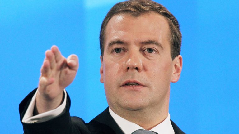Reactia lui Dmitri Medvedev la armistitiul propus de Europa si SUA Bagati va planurile astea de pace in fund