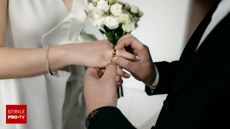 Un cuplu s a casatorit si a divortat de 12 ori pentru pensii de urmas prejudiciu de 326000 euro
