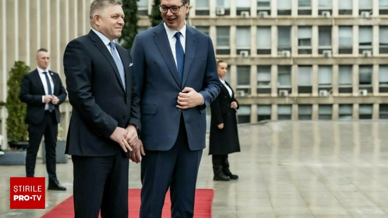 Vucic si Fico eroi pentru prezenta la parada lui Putin