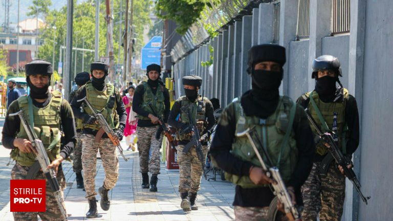 Atentat in Pakistan 16 soldati ucisi de talibani