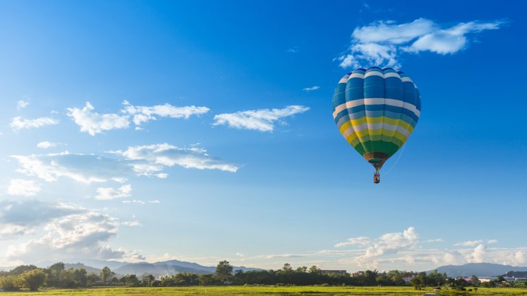 Cel putin 8 persoane au murit cand un balon cu aer cald a luat foc in Brazilia VIDEO