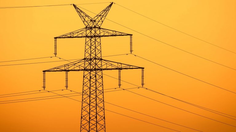 Electricitatea s a scumpit in Europa Franta raporteaza coroziune la reactor