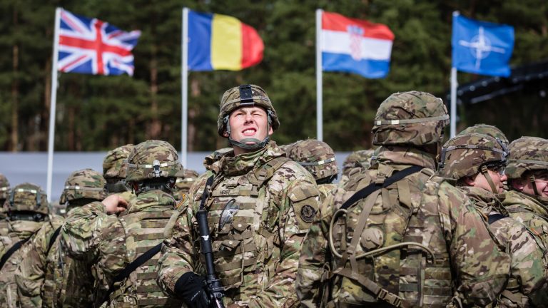 Prima tara NATO respinge cheltuielile de 5 pentru aparare