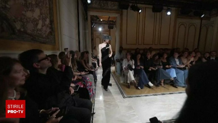Casa de moda Armani si a prezentat colectia la Paris