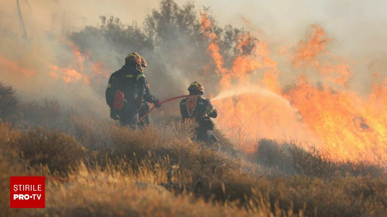 Creta cu flacari Pompierii lupta cu incendiile