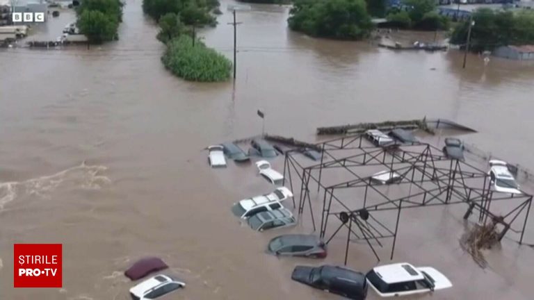 Inundatii in Texas de Ziua Americii 27 morti