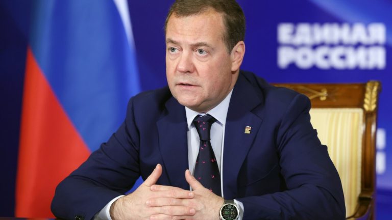 Medvedev l a amenintat pe Trump cu razboi direct