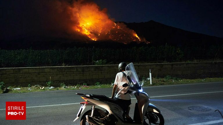 Incendiu de vegetatie blocheaza accesul la Muntele Vezuviu